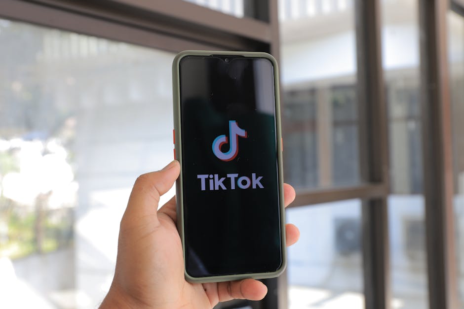 สูตรลับของ TikTok ที่แบรนด์สกินแคร์ไม่กล้าพูด: ทำไมคนเหงา-สายมู-วัยเก๋าถึงเปย์แบบไม่ลืมหูลืมตา?