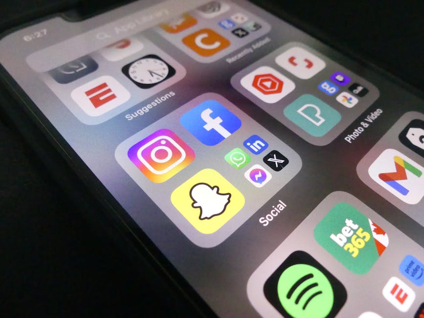 เล่นกับไฟ: เบื้องหลัง ‘Hook’ สะกดจิตบน Threads ที่พาคนดูหลงวนไม่รู้ตัว